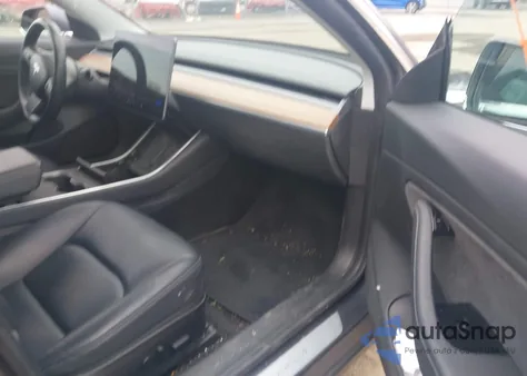 2019 Tesla Model 3 Long Range/Performance из США, поврежденный, VIN 5YJ3E1EB6KF209925